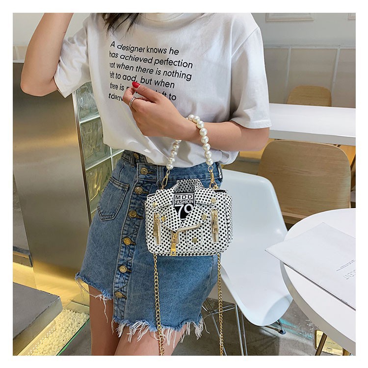Túi hình cổ áo chấm bi quai chuỗi ngọc độc lạ