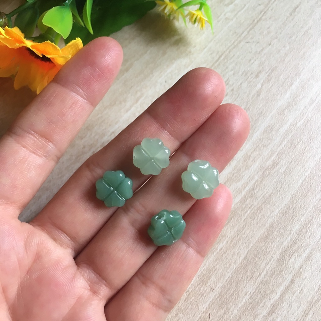 🍀🍀 1 mặt đá 10mm cỏ 4 lá lỗ xỏ dây 0.8mm 🍀🍀
