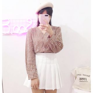 Áo sơ mi caro. Chân váy tennis trắng