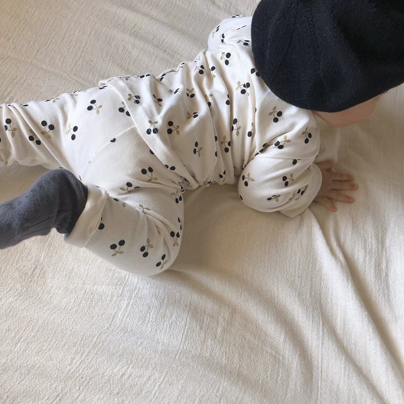 Bộ thu đông dài tay cotton trắng in hình cherry mềm mịn cho bé gái