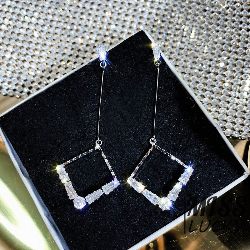 Khuyên tai nữ kiểu dáng hình học thời trang cá tính