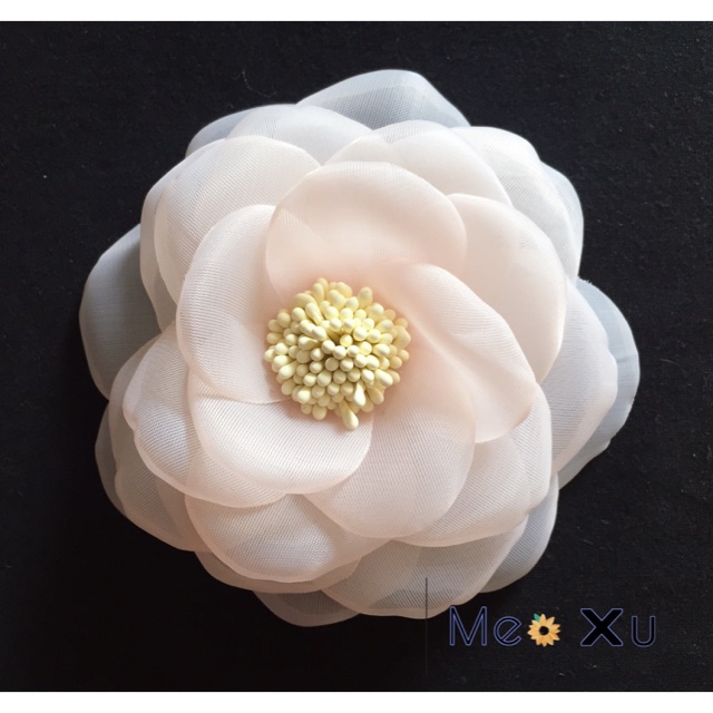 Hoa trà handmade cài áo
