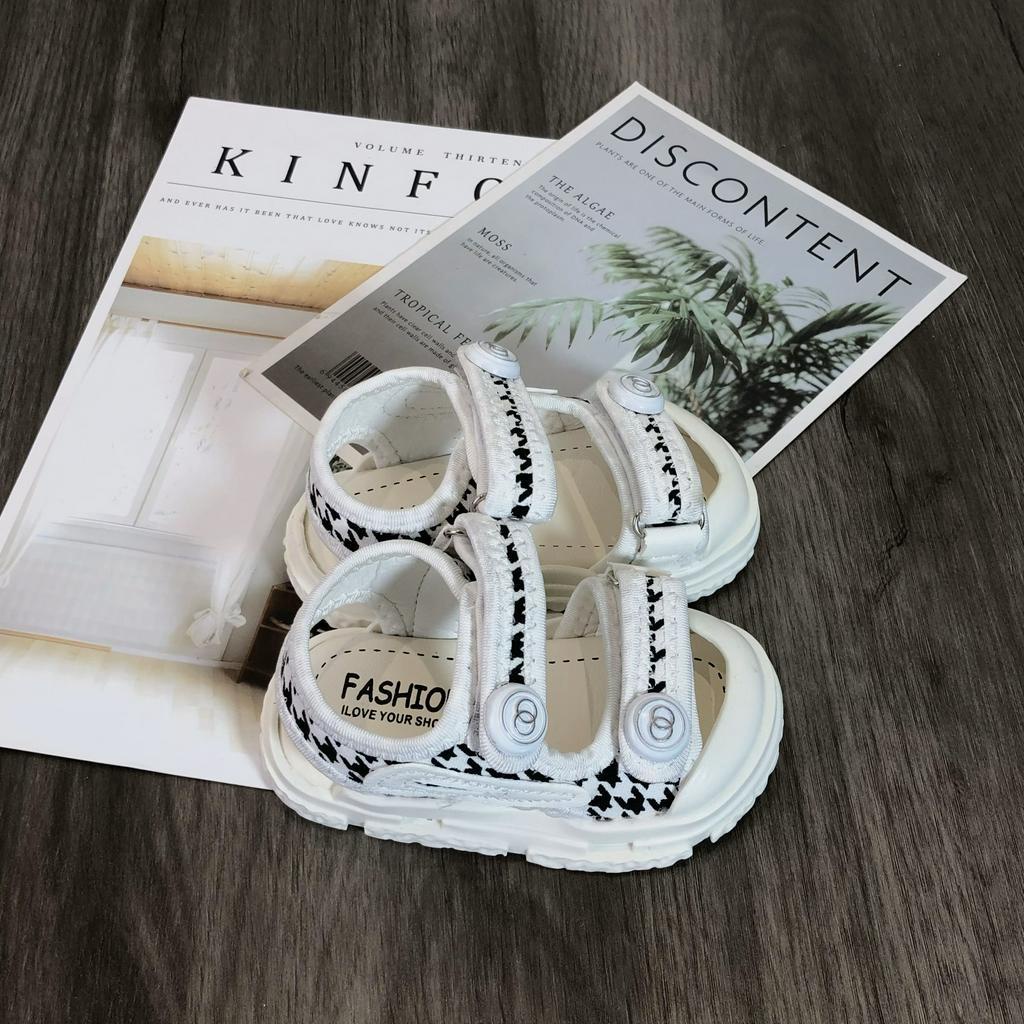 Dép sandal tập đi cho bé có mũi chống vấp chất liệu vải canvas mềm hoạ tiết thể thao 3 màu cho bé trai bé gái ( A01 )
