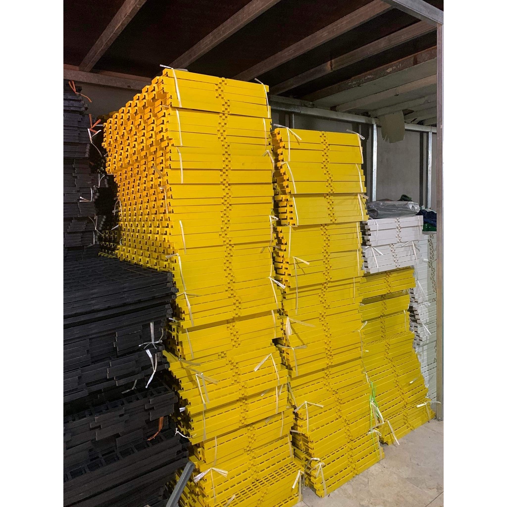 TẤM LÓT SÀN NHỰA CHUỒNG CHÓ MÈO LỢN HEO  HÀNG ĐẸP DÀY 3cm nặng 2.3kg màu vàng