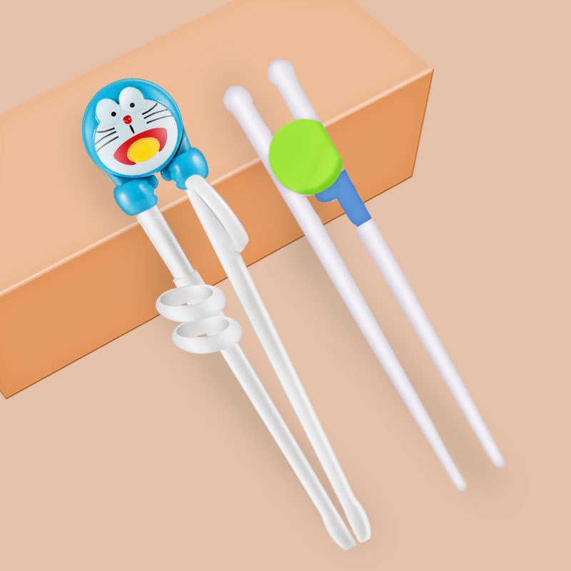 Đũa tập ăn xỏ ngón cho bé hàng cao cấp hình Doremon