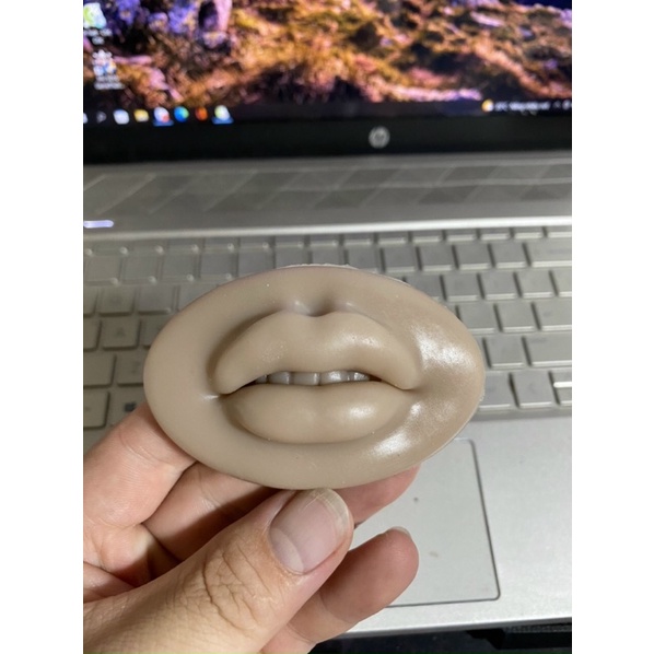 Môi 5D học phun xăm - Chất liệu silicon siêu mềm