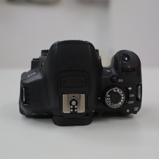 Máy ảnh Canon EOS 650D /Kiss X6i và ống kính Canon 18-55mm f/3.5-5.6 IS II