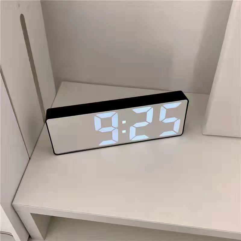 Đồng Hồ Báo Thức Kỹ Thuật Số Đèn LED Màu Trắng Đen Đơn Giản Cho Học Sinh