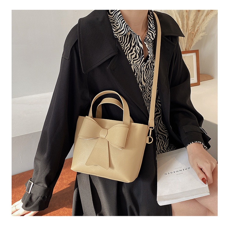 Túi Xách Da Cầm Tay Phối Nơ Xinh Xắn