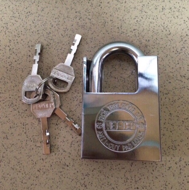 Combo ổ khoá việt tiệp chống cắt gồm 24 chìa khoá phụ