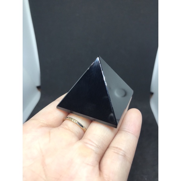 Kim tự tháp Obsidian để bàn phong thuỷ