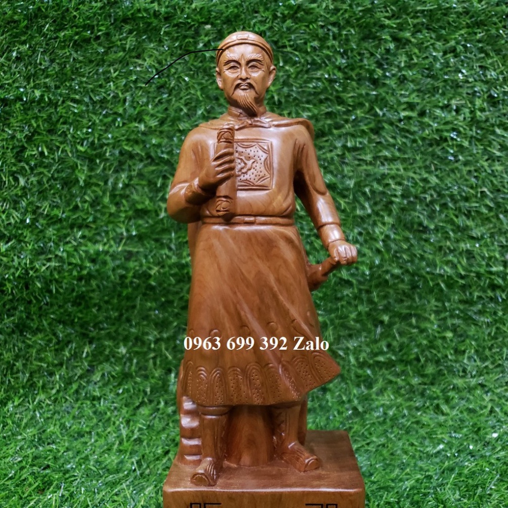 Tượng Quốc công tiết chế hưng đạo vương Trần Quốc Tuấn