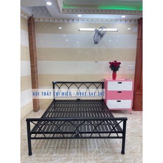 Giường sắt mẫu đan chéo kích thước 1m6x2m