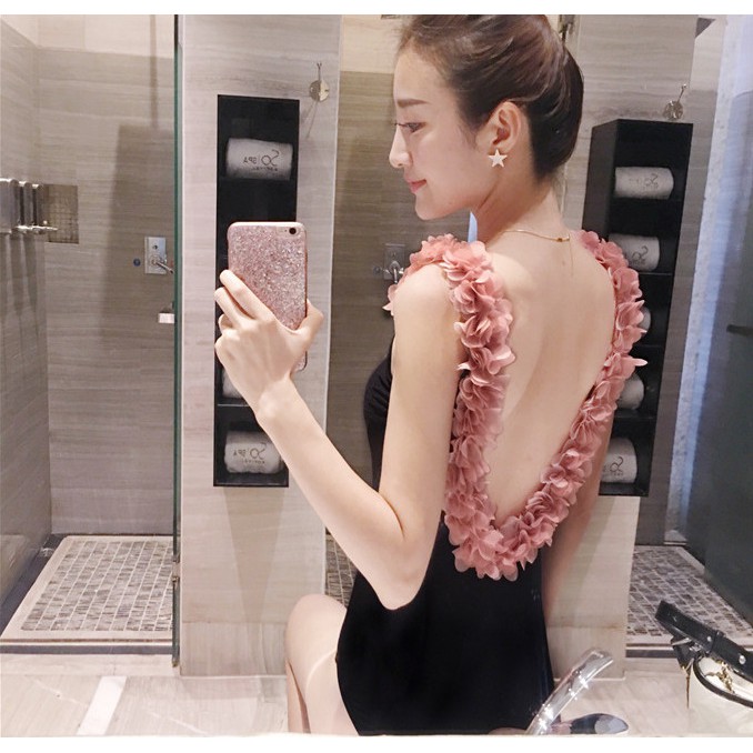 Bikini đi biển khoét lưng cánh hoa | BigBuy360 - bigbuy360.vn