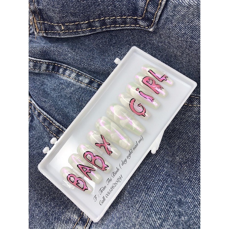 Nail Box  thiết kế _ phong móng thang vẽ chữ Baby Gỉl siêu xinh