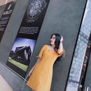 Đầm nút bọc tay nơ