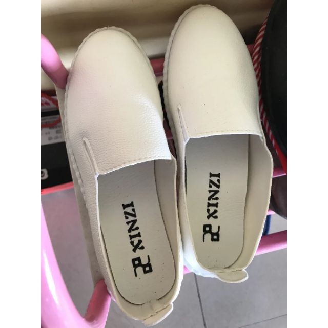 [Hàng quảng châu] Giày slip on da mềm, giày màu trắng, G01 | BigBuy360 - bigbuy360.vn