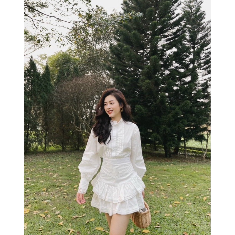 Set áo sơ mi phối ren và chân váy xoè tầng