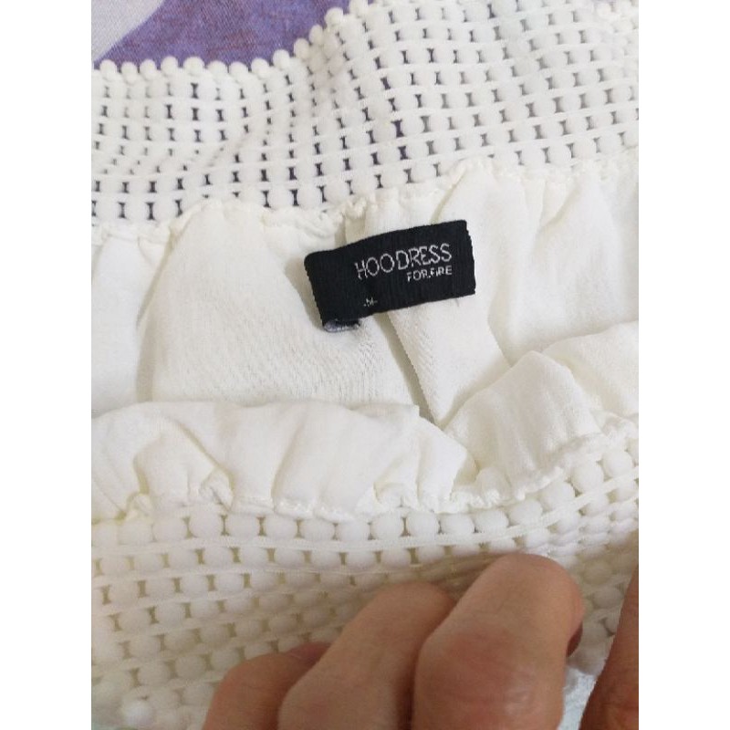 Áo bẹt vai trắng size M nhỏ thanh lý