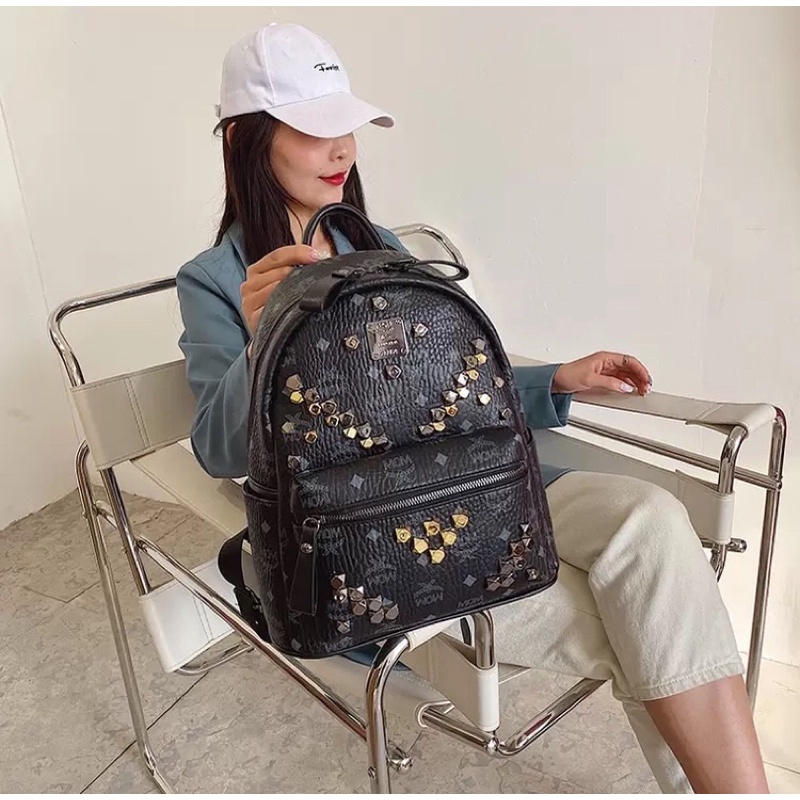 Balo MCM đinh siêu đẹp luôn ạ