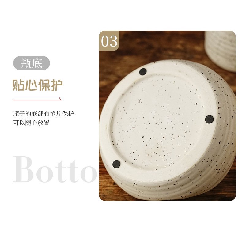 Bình gốm có quai