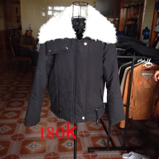 Áo khoác của chị Hương Nhỏ