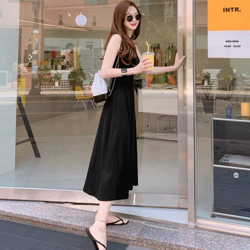 Váy xuông dáng dài qua gối V7 sát nách màu đen và ghi, chất cotton thấm hút mồ hôi