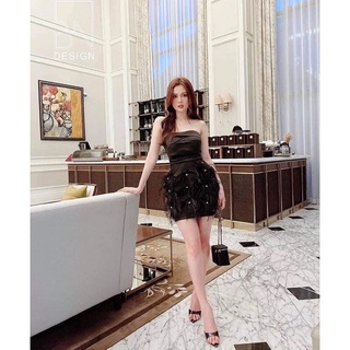 Đầm lụa quây body đính hoa lông vũ