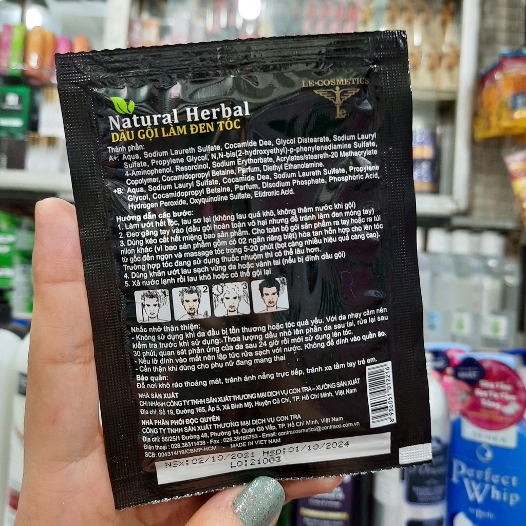 1 Gói dầu gội thảo dược làm đen tóc Natural Herbal 30ml