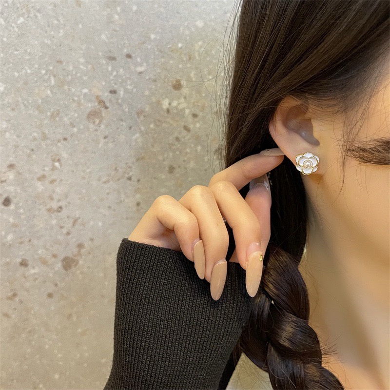 Khuyên Tai Hoa Trà Nổi Đính Hạt Trai Camellia 3D - Vani Store - TS000660