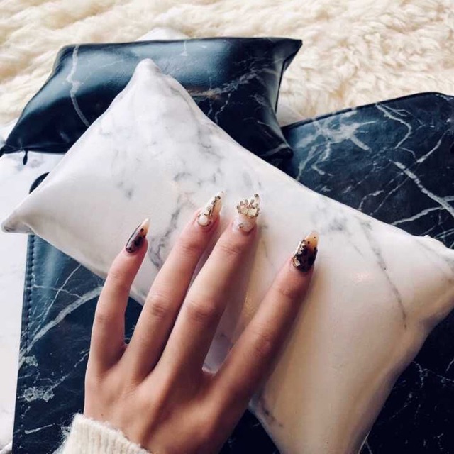 Gối kê tay vân đá nail