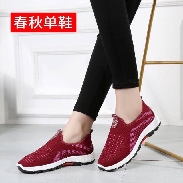 Giày thể thao đế răng cưa chống trượt