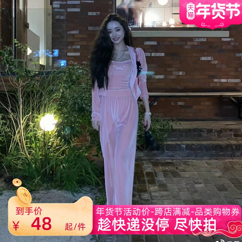 Set áo 2 dây hồng nhung croptop hở vai bụng rốn eo+áo khoác tay dài dây kéo có nón mũ trùm đầu+quần lưng thun Song Ji A