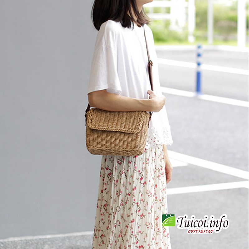 Túi cói đeo chéo cổ điển có nắp đậy