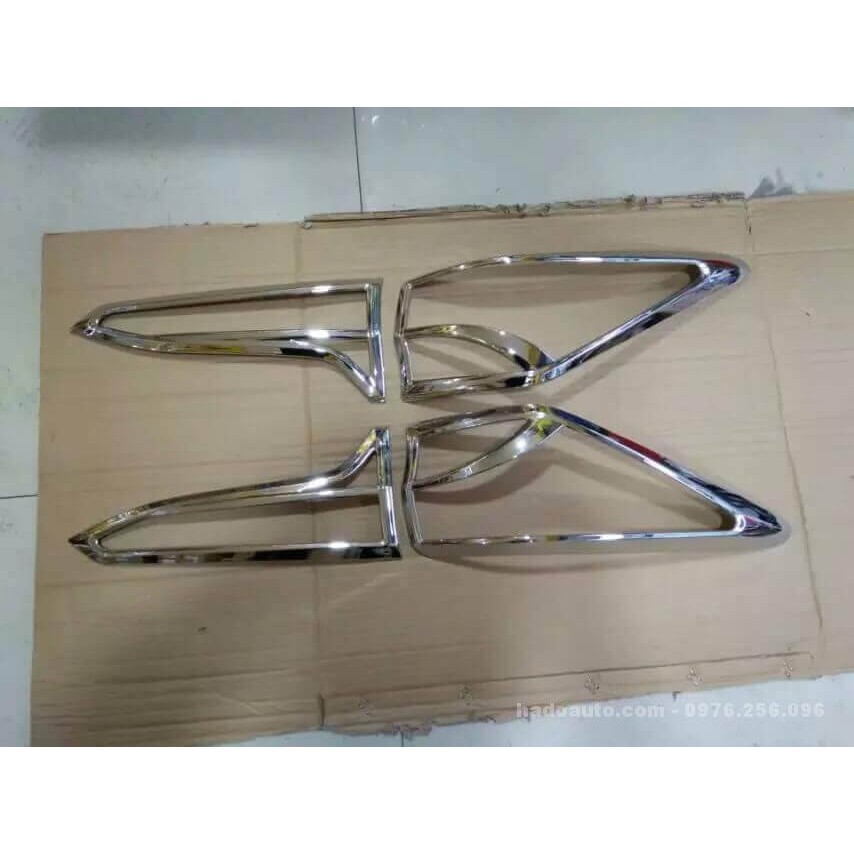 Ốp viền đèn pha hậu xe Toyota Fortuner 2017 2018 2019 2020 mạ crom sáng bóng.