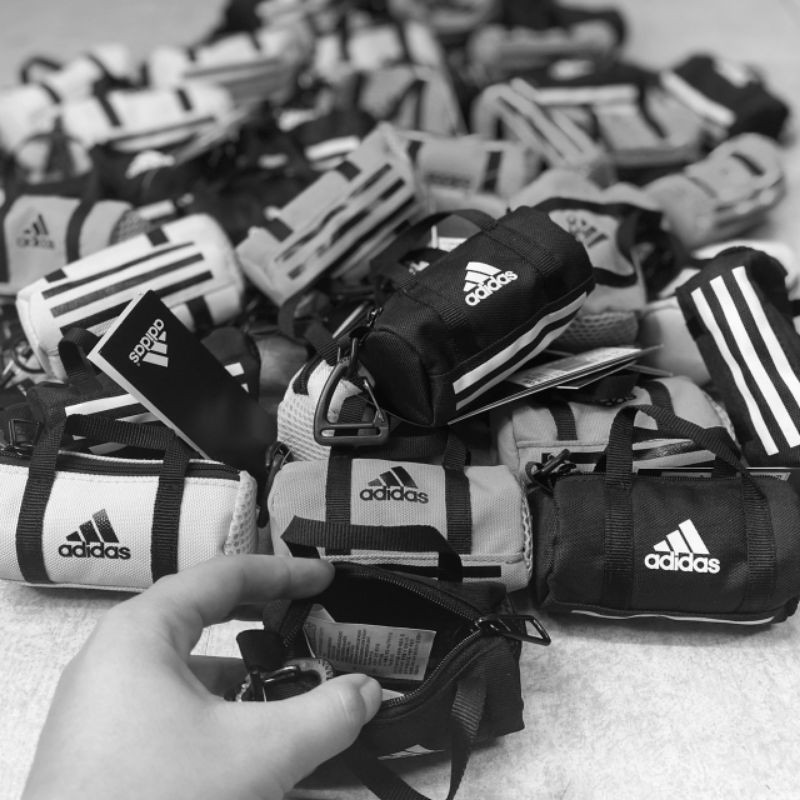 Adidas Tiny Duffel Bag - Móc khóa mini - Túi Trống Mini - tiện lợi - đựng thẻ ATM - son môi - đồng xu - tai nghe