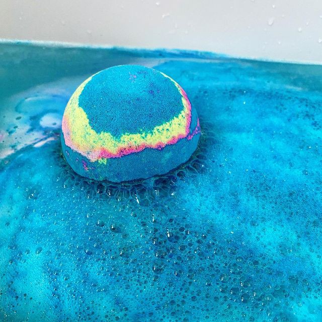 Viên bom thả bồn tắm LUSH Bath Bomb