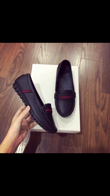 Mọi nữ kẻ thơi trang hót