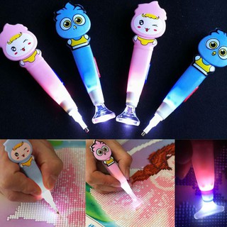 Bút đính đá 1 viên, 3 viên, 6 viên, 9 viên có đèn cute dễ dùng màu hồng