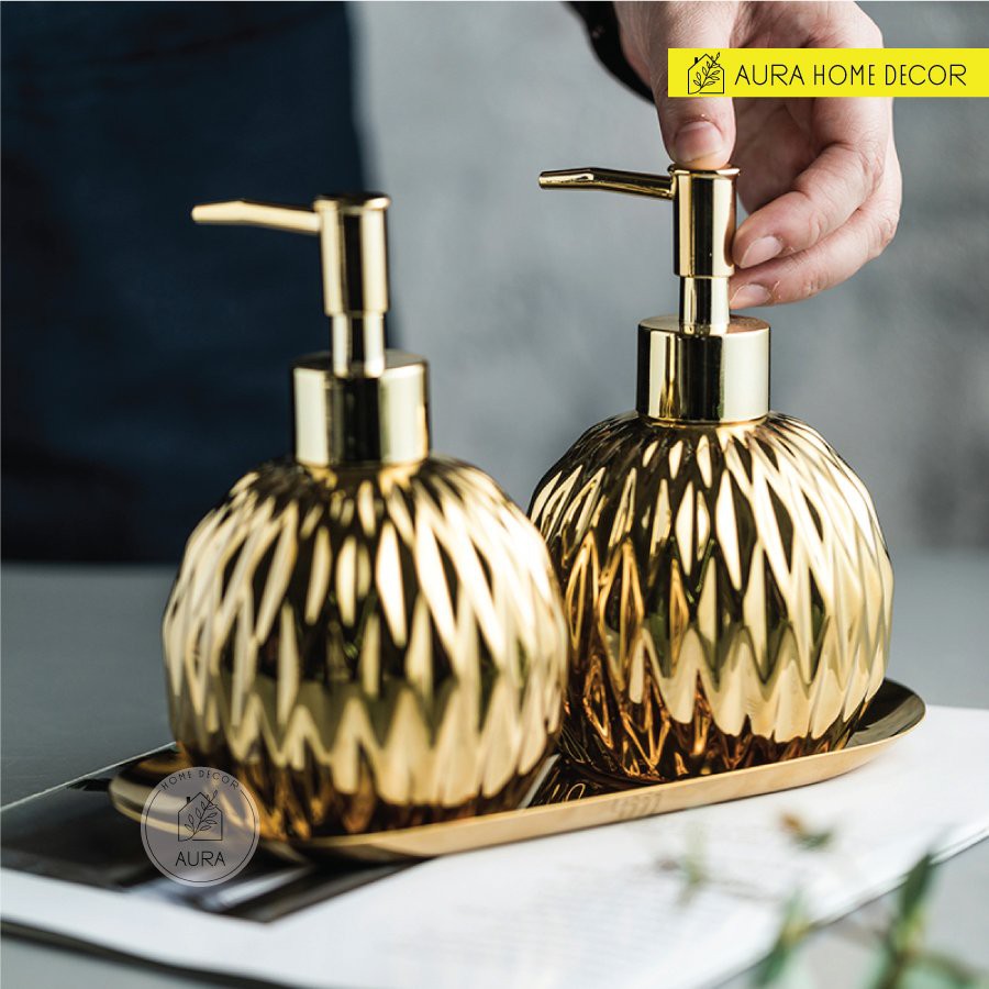 Set đôi lọ đựng nước rửa tay/dầu gội/sữa tắm...kèm khay sang chảnh với 2 màu vàng và bạc. | BigBuy360 - bigbuy360.vn