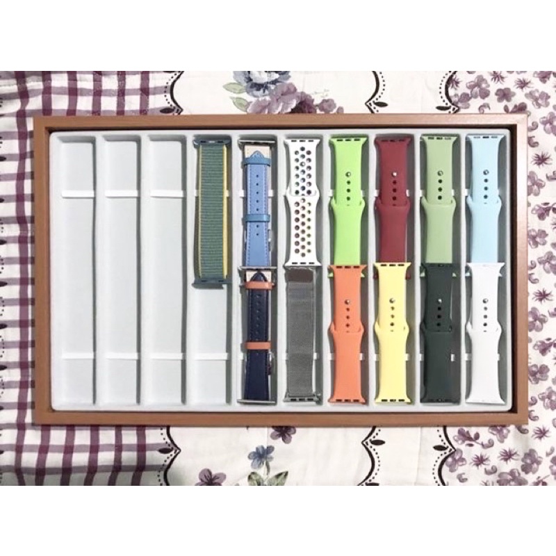 Khay trưng bày dây đồng hồ và đồng hồ