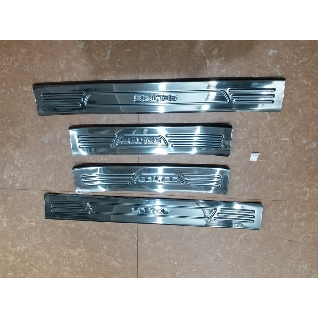 Bộ ốp nẹp buớc chân Trong + Ngoài titan Cho xe Kia Seltos 2020-2021