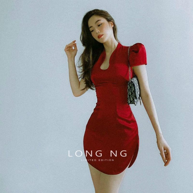 Sườn xám tay phồng xẻ tà