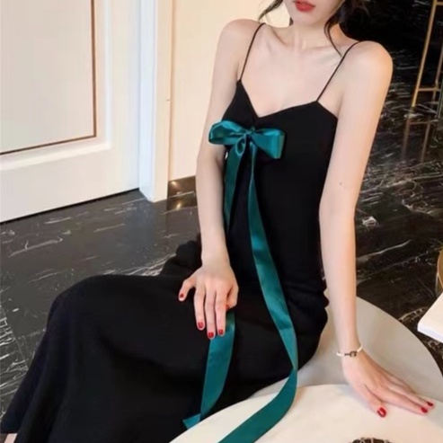 Đầm Hai Dây Màu Đen Dáng Ôm Phong Cách Âu Mỹ Thời Trang Quyến Rũ Cho Nữ