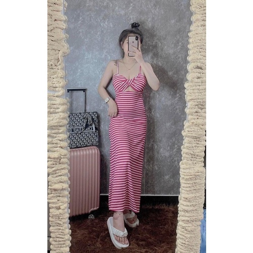 Đầm from xoè gân sọc xoắn ngực có mút ngực