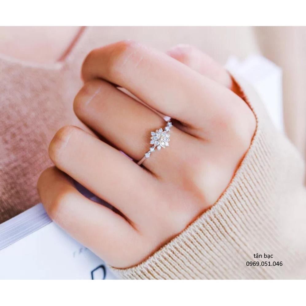 vẻ đẹp không thể từ trối , nhẫn nữ bạc ta , hàng làm kỹ sắc nét từng chi tiết sản phẩm rất dễ phối cùng với nhiều đồ ạ