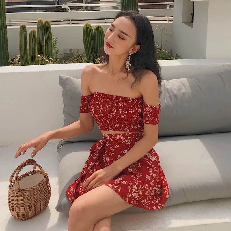 Set Đồ Nữ Croptop Trễ Vai Kèm Chân Váy Hoạ Tiết Hoa Nhí Phong Cách Hàn Quốc
