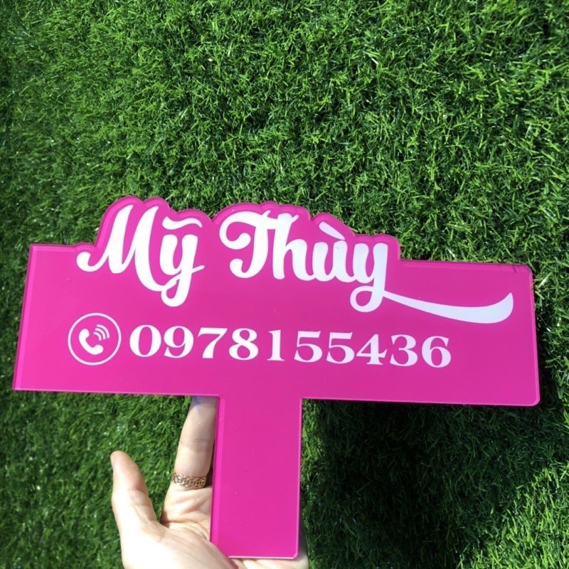 Bảng hiệu gỗ cầm tay shop in theo yêu cầu | BigBuy360 - bigbuy360.vn
