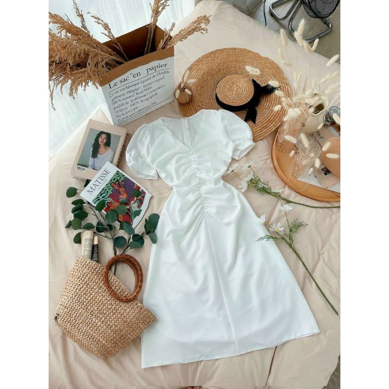 ĐẦM CỔ V NHÚN GIỮA SANG TRỌNG