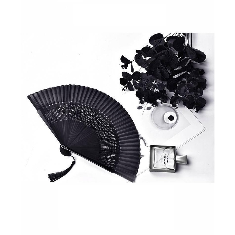 Quạt xếp cầm tay màu đen phong cách Trung Hoa cổ điển